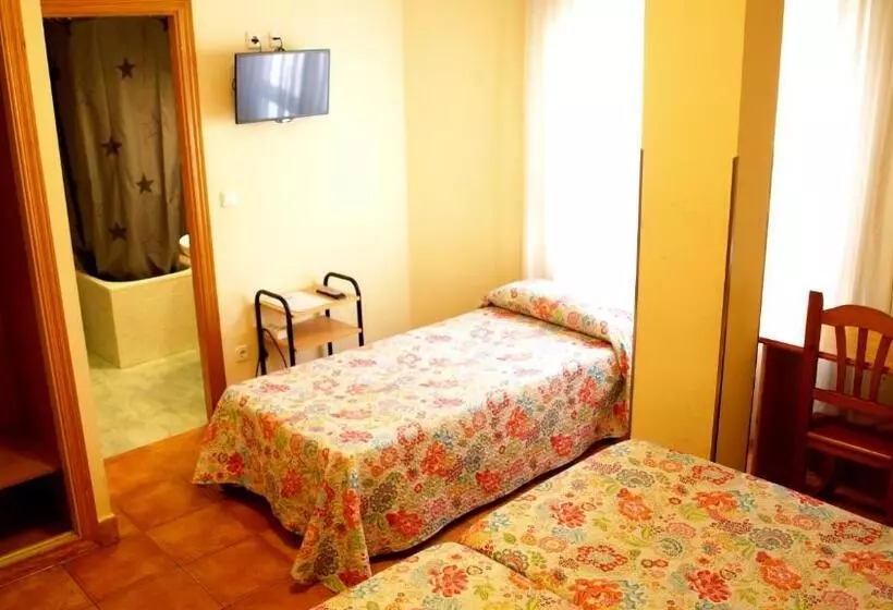 اتاق استاندارد سه نفره, Hostal Orejas