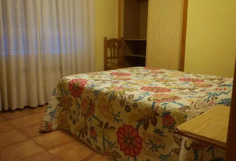 اتاق استاندارد با سرویس بهداشتی مشترک, Hostal Orejas