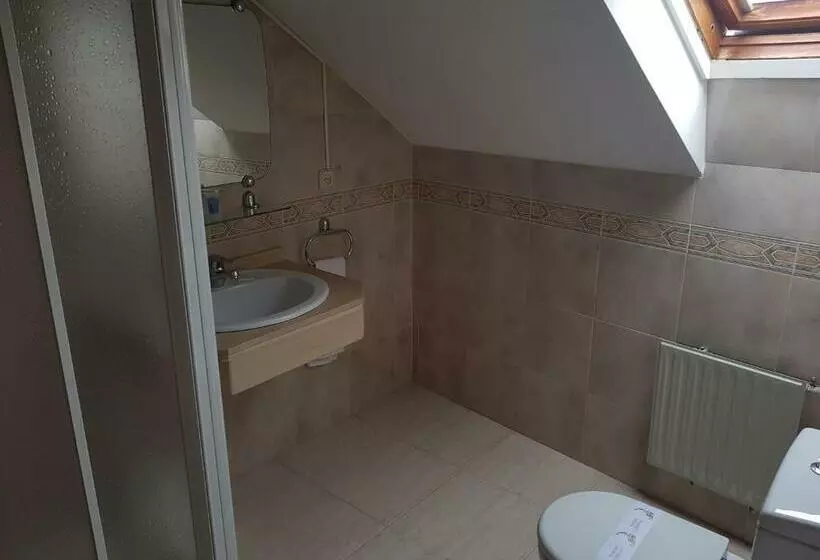 Habitació Triple Estàndard, Hostal Santa Maria