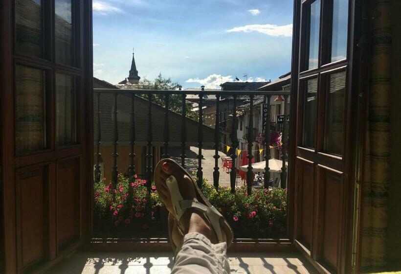 Номер Стандарт Индивидуальный с Балконом, Hostal Santa Maria