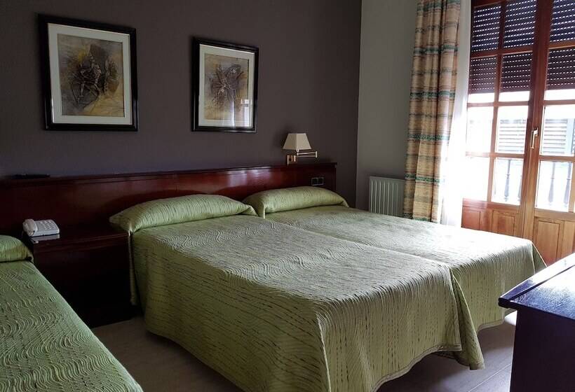 Номер Стандарт Трехместный, Hostal Santa Maria