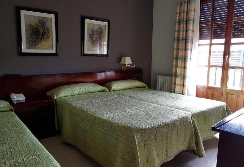 Номер Стандарт Трехместный, Hostal Santa Maria