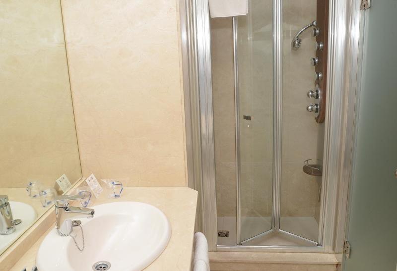 غرفة قياسية, Artheus Carmelitas Salamanca