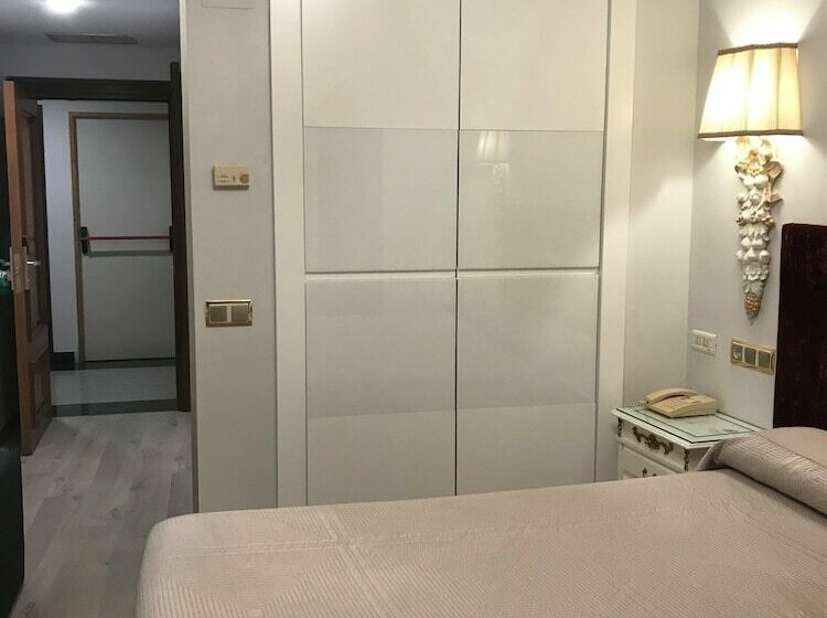 غرفة قياسية, Artheus Carmelitas Salamanca