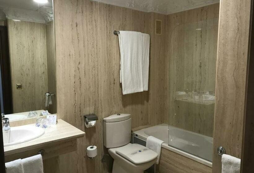 غرفة قياسية ثلاثية, Artheus Carmelitas Salamanca