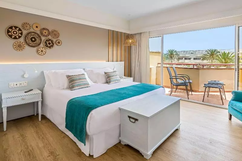 اتاق استاندارد با چشم‌انداز استخر, Barcelo Corralejo Bay  Adults Only