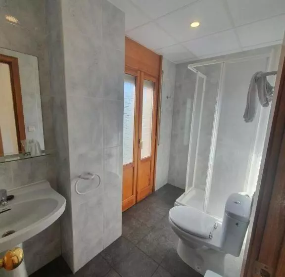 Habitació Triple Estàndard, Hostal Apolo Xi