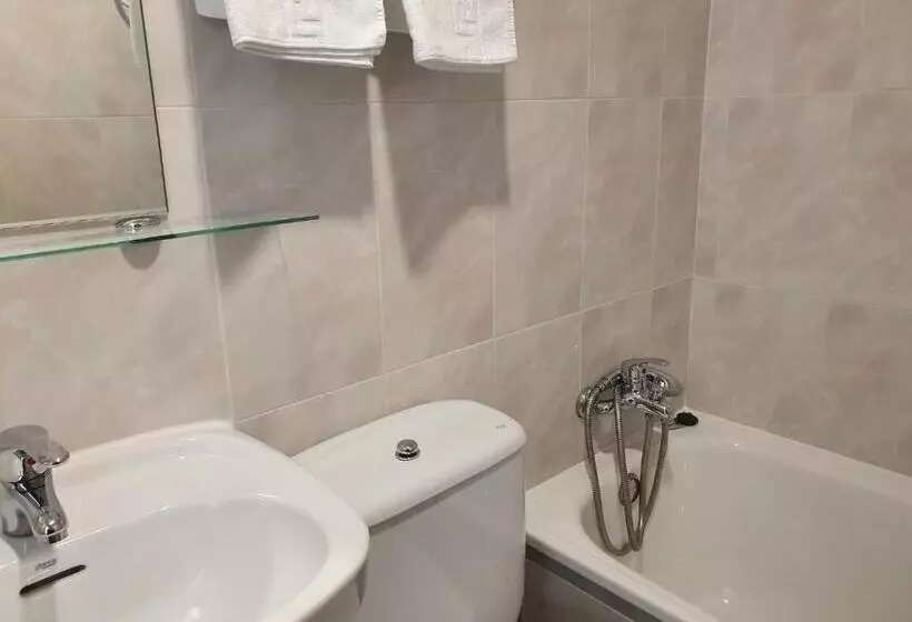 Habitació Estàndard Llit Matrimoni amb Vistes, Hostal Apolo Xi
