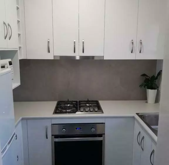 スタンダードスタジオ, Greenways Apartments