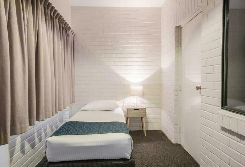 استودیوی استاندارد, Greenways Apartments