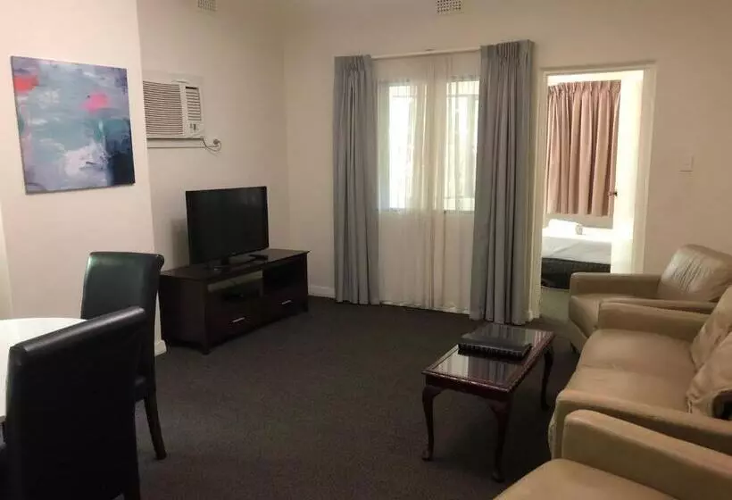 ２ベッドルーム家族用アパートメント, Greenways Apartments