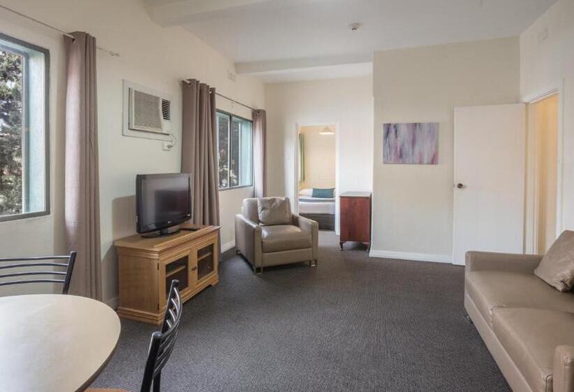 آپارتمان خانوادگی 2 خوابه, Greenways Apartments