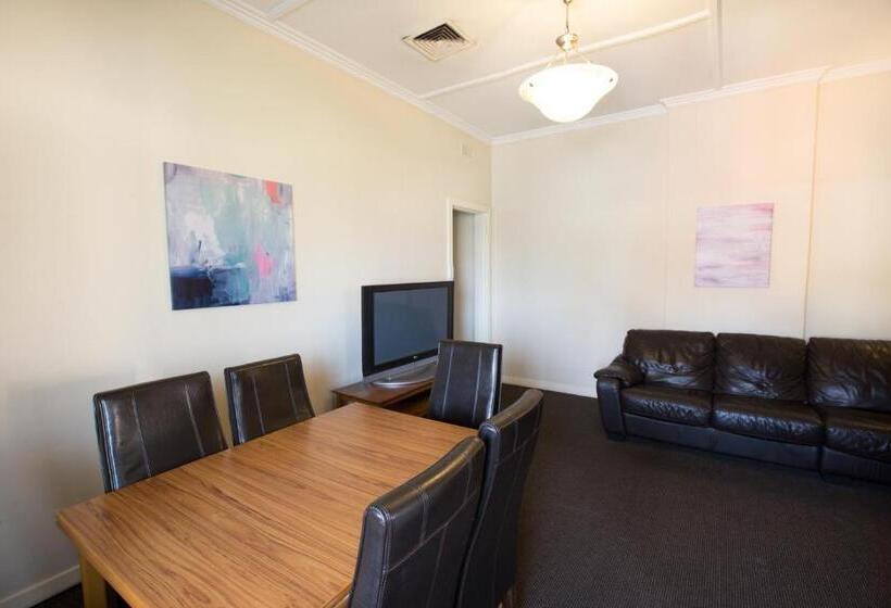 带3个卧室的公寓, Greenways Apartments