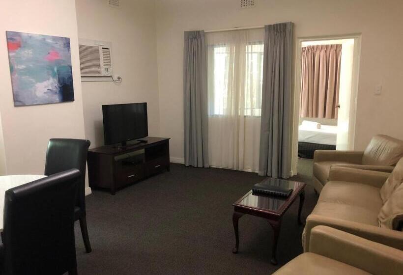 ３ベッドルームアパートメント, Greenways Apartments