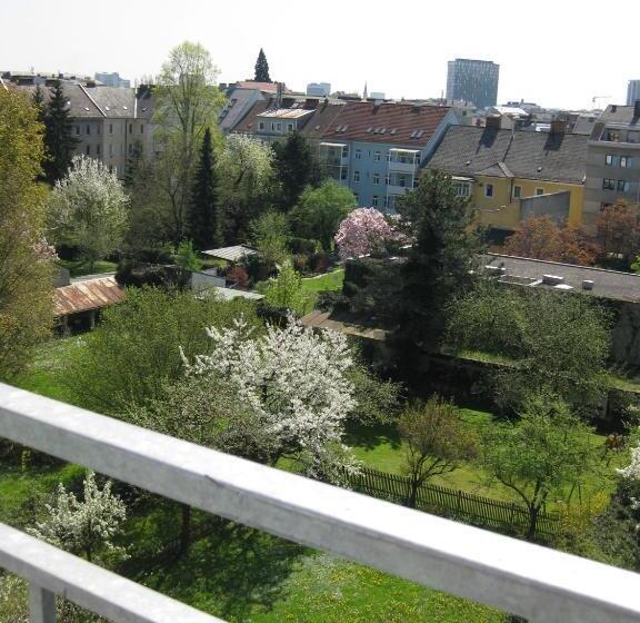 اتاق استاندارد یک نفره, Dom