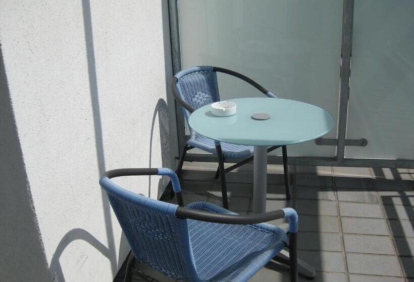 اتاق استاندارد یک نفره, Dom