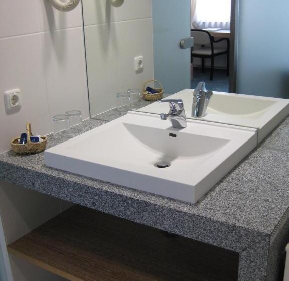 اتاق استاندارد, Dom