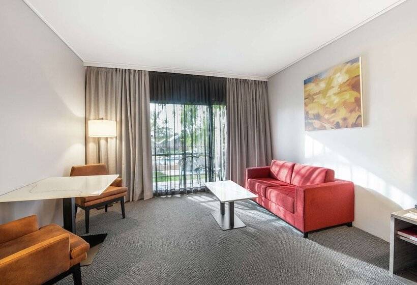 سوئیت جونیور با چشم‌انداز کوهستان, Doubletree By Hilton Alice Springs