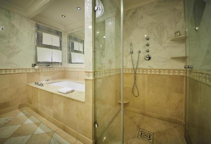 スーペリアールーム, Falkensteiner Schlosshotel Velden – The Leading Hotels Of The World