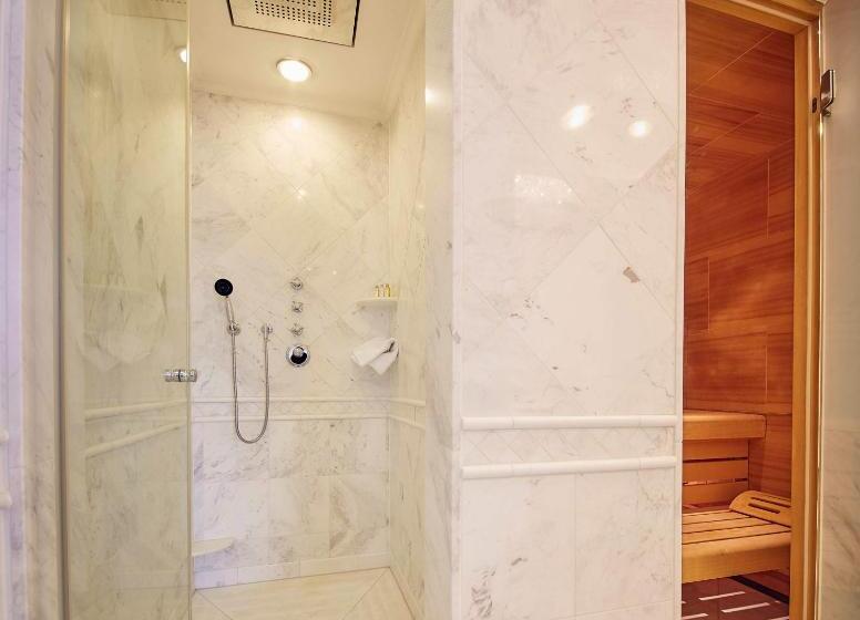 テラス付スイート, Falkensteiner Schlosshotel Velden – The Leading Hotels Of The World