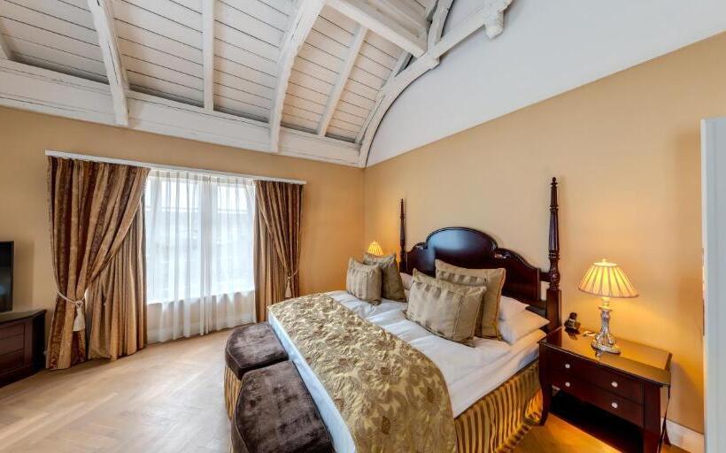 テラス付スイート, Falkensteiner Schlosshotel Velden – The Leading Hotels Of The World