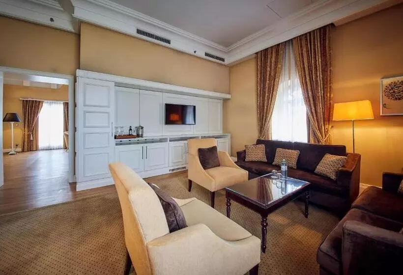 Suite with Terrace, Falkensteiner Schlosshotel Velden – The Leading Hotels Of The World