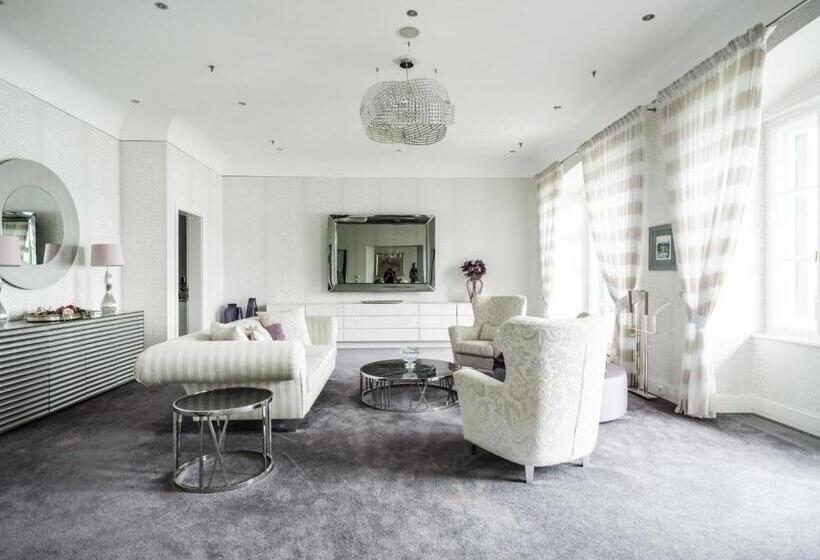 スイート（家族用）, Falkensteiner Schlosshotel Velden – The Leading Hotels Of The World