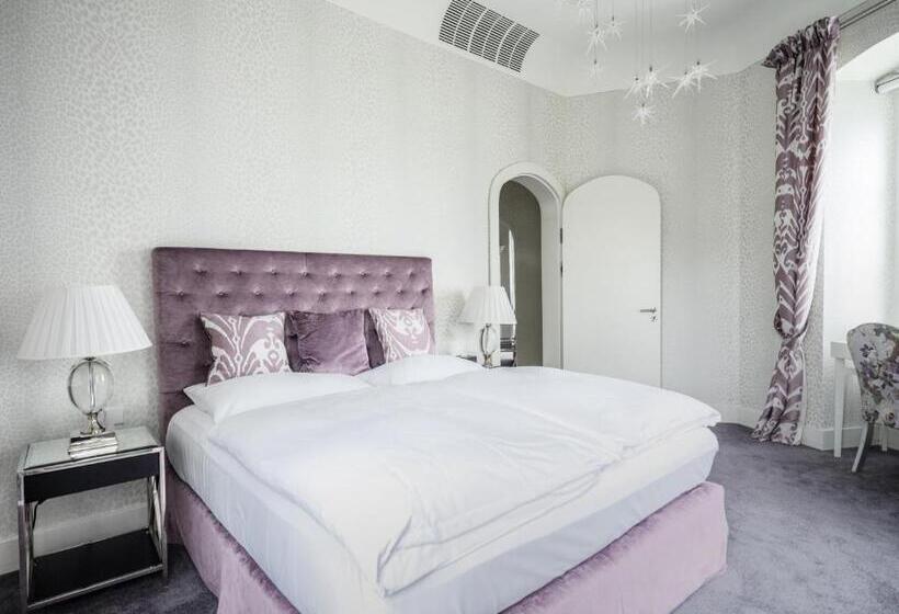 スイート（家族用）, Falkensteiner Schlosshotel Velden – The Leading Hotels Of The World