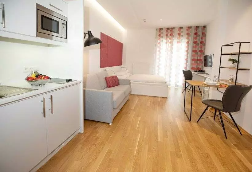 Junior Suite, Gollner