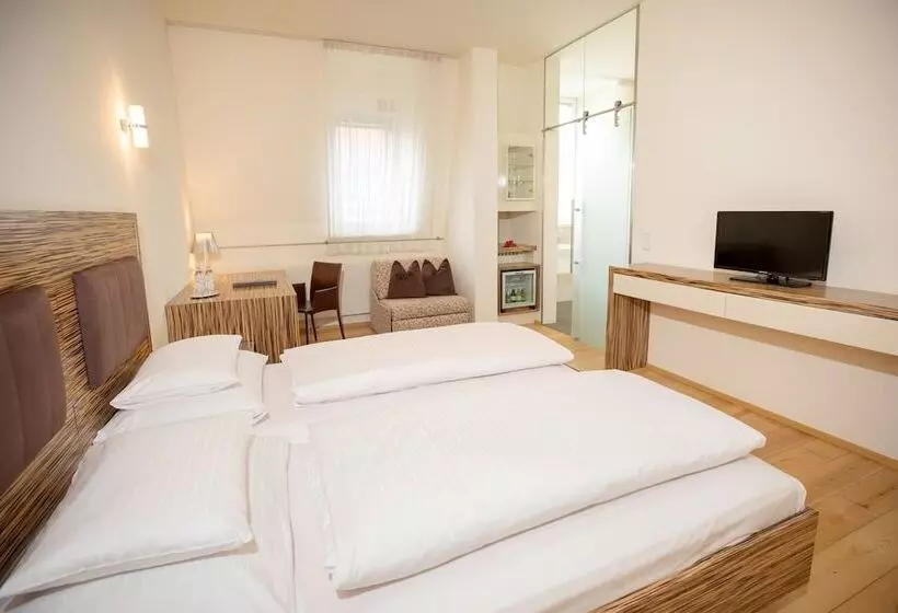 Junior Suite, Gollner