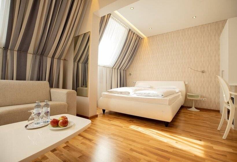 小型套房, Gollner