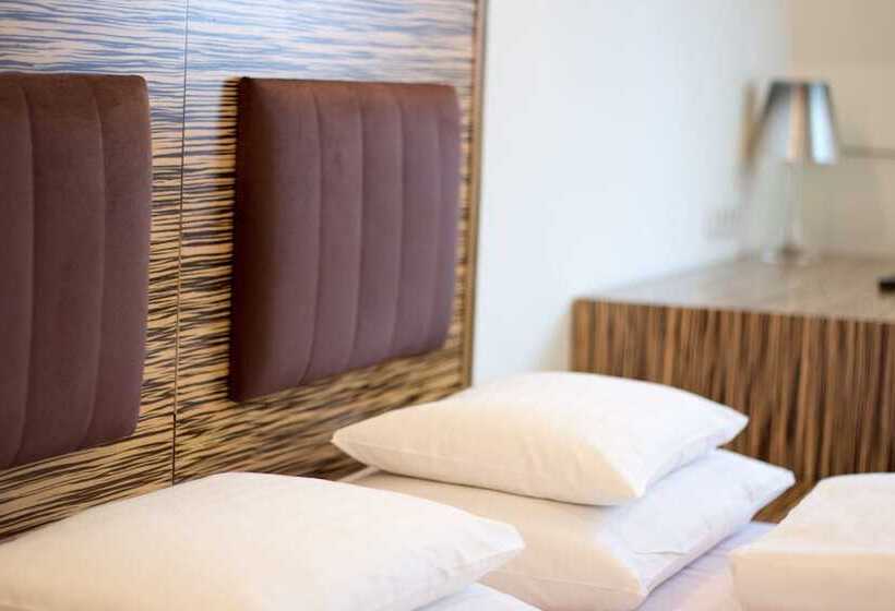 小型套房, Gollner