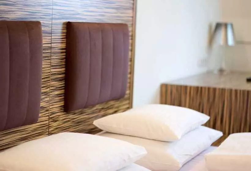 Junior Suite, Gollner