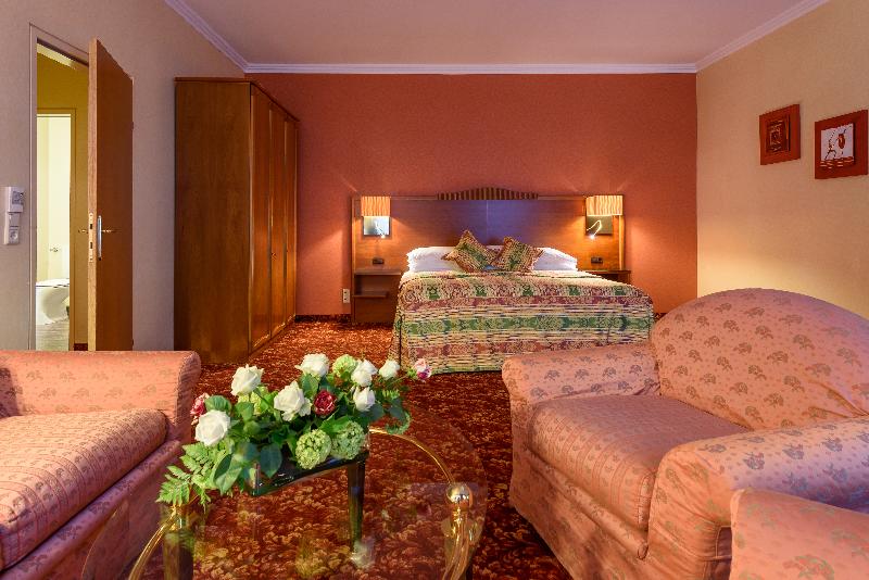 سوییت جونیور, Josefshof Am Rathaus