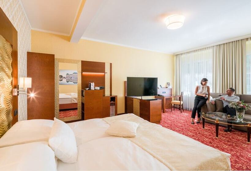 سوییت جونیور, Josefshof Am Rathaus