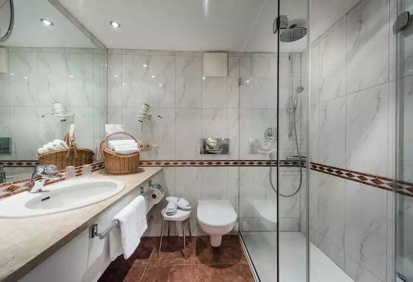 اتاق استاندارد یک نفره, Norica   Thermenhotels Gastein Mit Dem Bademantel Direkt In Die Therme