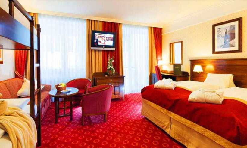 Четырехместный Номер Deluxe, Salzburger Hof