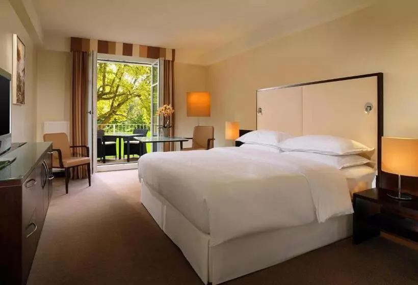 اتاق استاندارد با تراس, Sheraton Grand Salzburg