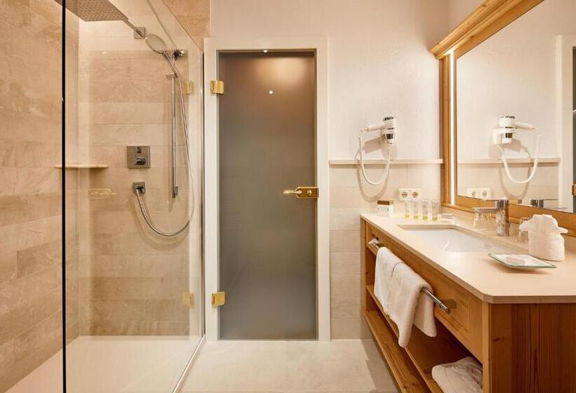 חדר סטודיו סטנדרד, Singer – Relais & Châteaux