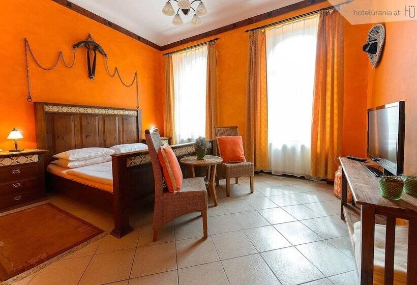 اتاق سوپریور, Urania