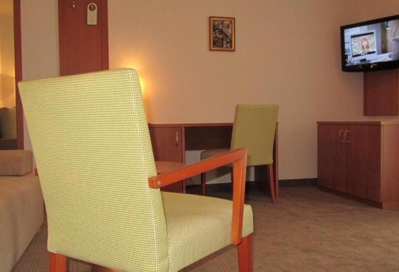 חדר סופריור, Walkner