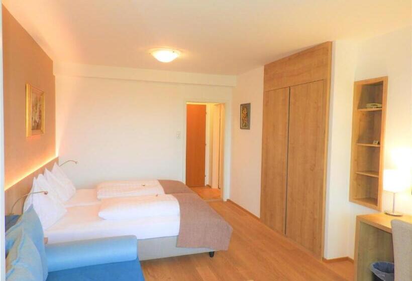 חדר סופריור, Walkner