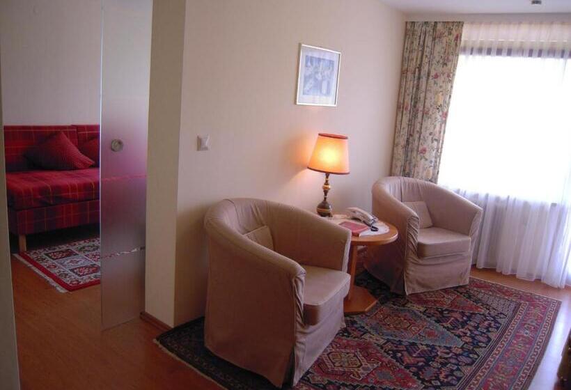 Suite with lake view, Seehotel Ressmann