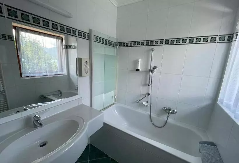 Suite with lake view, Seehotel Ressmann
