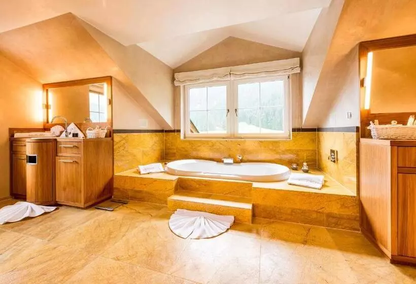 プレジデントスイートルーム, Wellnesshotel ...liebes Rot Flüh