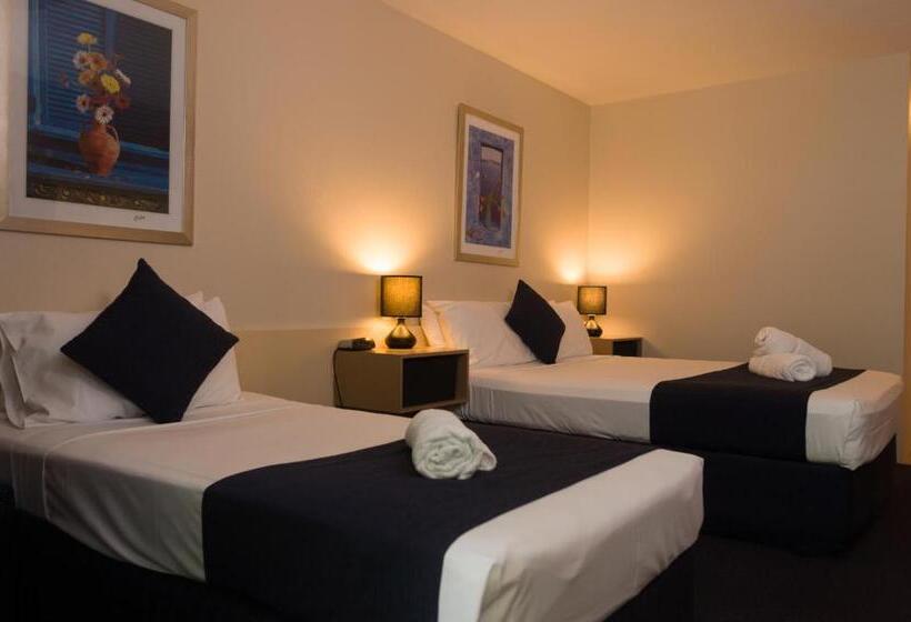 Номер Стандарт, Lancaster Court Motel