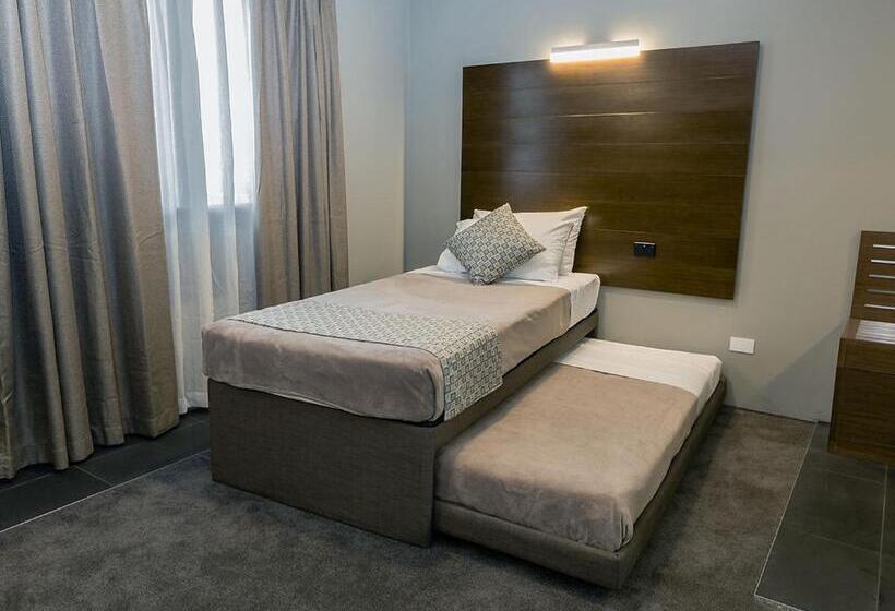 غرفة عائلية, Bankstown Motel 10