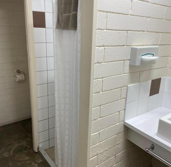 חדר סטנדרט עם מיטת קווין, Central Highlands Motor Inn