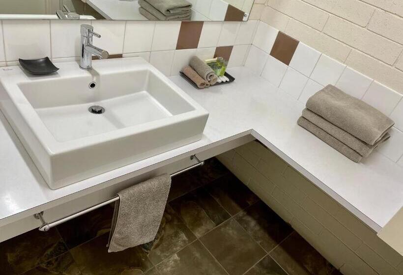 חדר סטנדרט עם מיטת קווין, Central Highlands Motor Inn