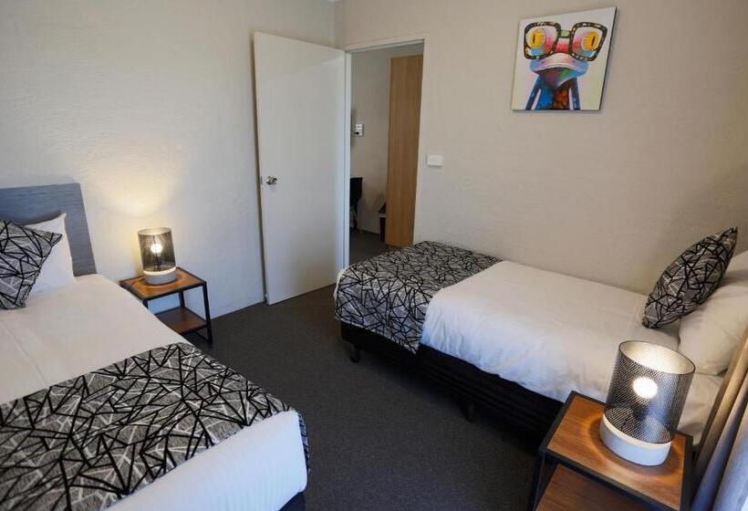 חדר משפחתי, Coachman's Eden